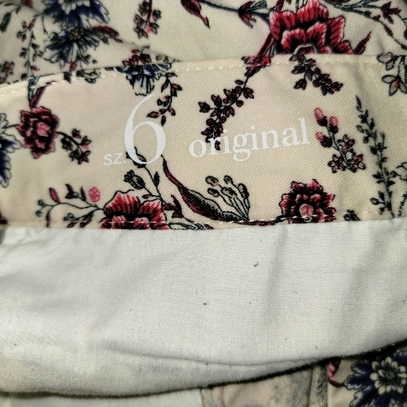 LOFT Ann Taylor size 6 cotton white floral printed shorts - Picture 4 of 8